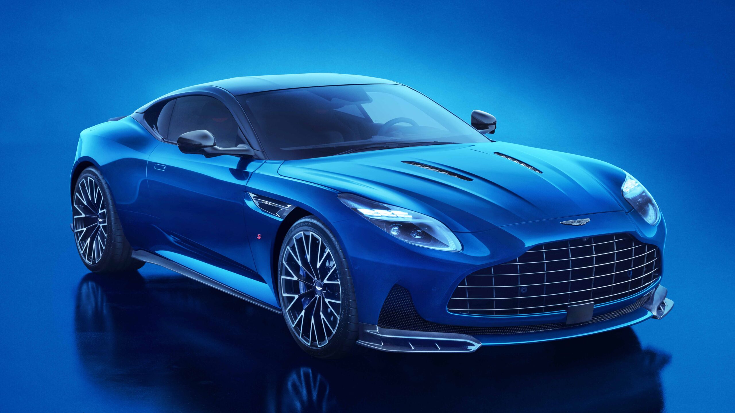 Aston Martin DB12 S_02