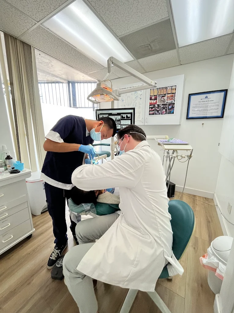 Studio Smiles - Dentist in LA