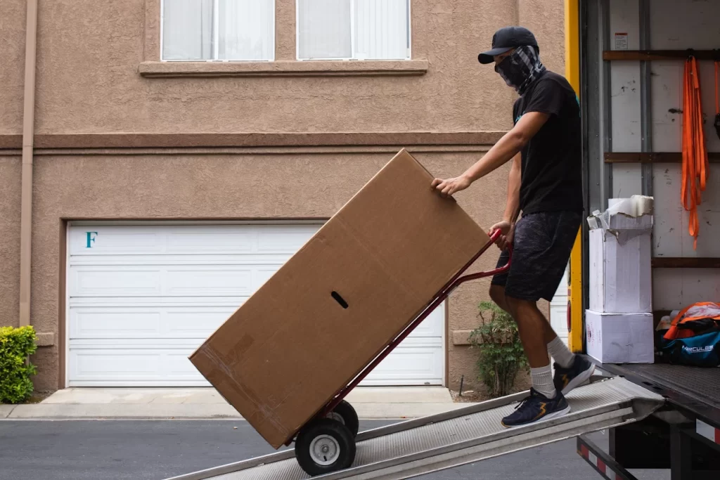 Payable moving company - plumbing services in Los Angeles